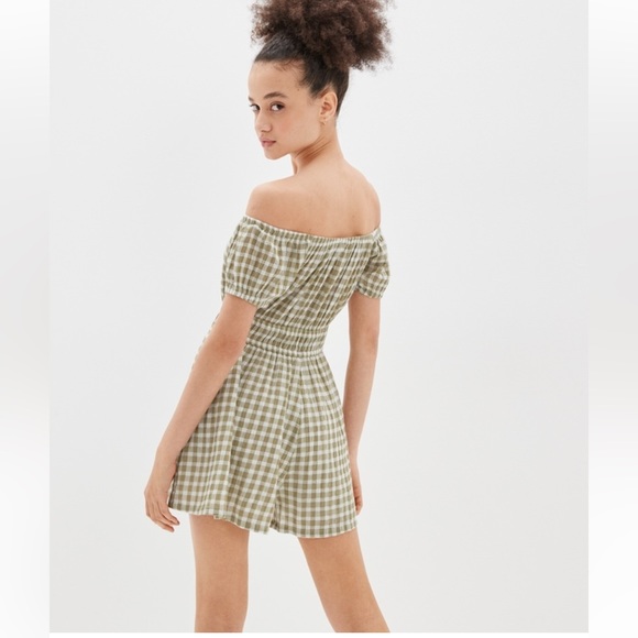 American Eagle, green and white gingham, mini romper. - Picture 2 of 9